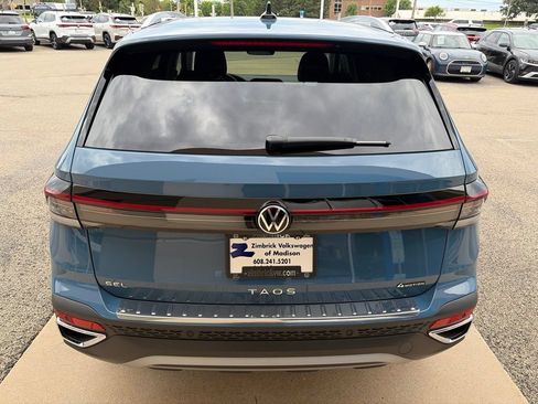 Used 2025 Volkswagen Taos SEL AWD/4WD image 7