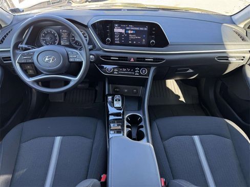 Used 2022 Hyundai Sonata SEL w/ Winter Weather Package image 2