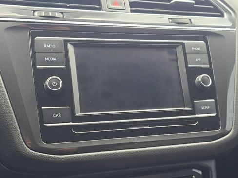 Used 2018 Volkswagen Tiguan S FWD image 30