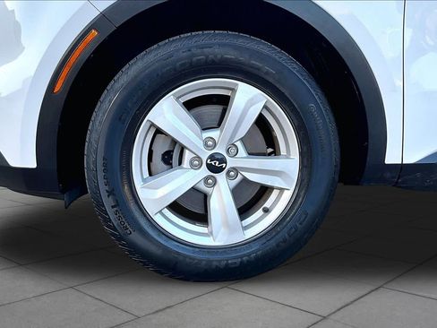 Used 2022 Kia Sorento LX FWD image 11