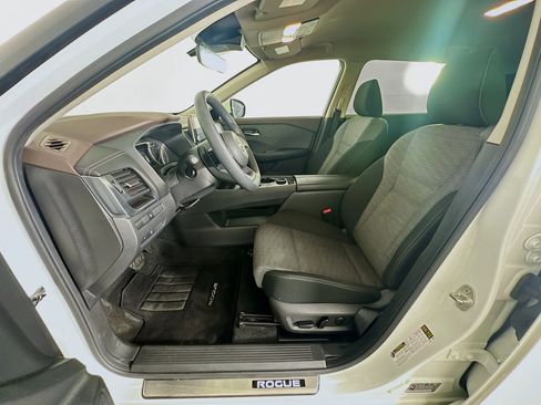 Used 2023 Nissan Rogue SV image 13