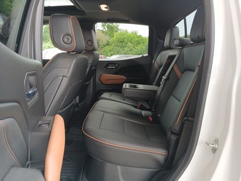Used 2025 GMC Canyon AT4 w/ Technology Plus Package AWD/4WD image 26