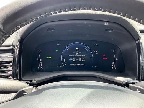 Used 2025 Toyota Camry SE w/ Convenience Package FWD image 15