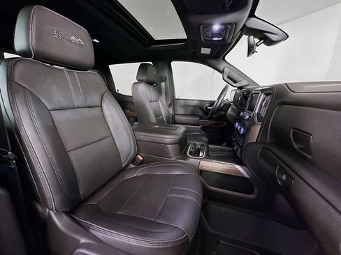 Used 2019 Chevrolet Silverado 1500 High Country w/ Technology Package image 15