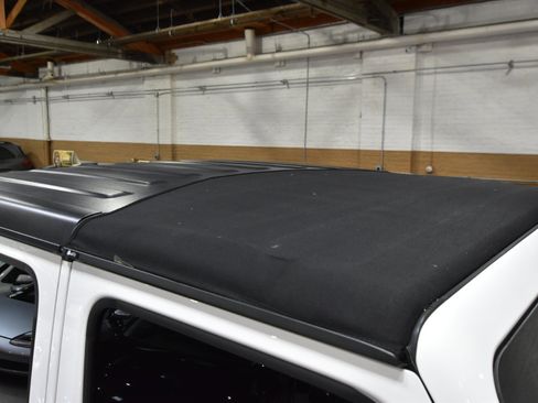 Used 2021 Jeep Gladiator Rubicon image 17