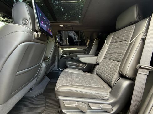 Used 2025 Cadillac Escalade V AWD/4WD image 18