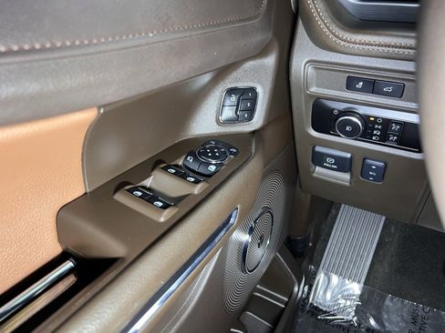 Used 2024 Ford Expedition King Ranch image 7