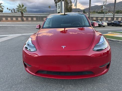 Used 2023 Tesla Model Y Long Range AWD/4WD image 2