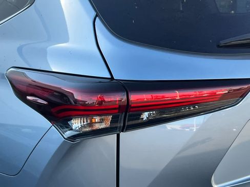 Used 2024 Toyota Highlander XLE AWD/4WD image 20