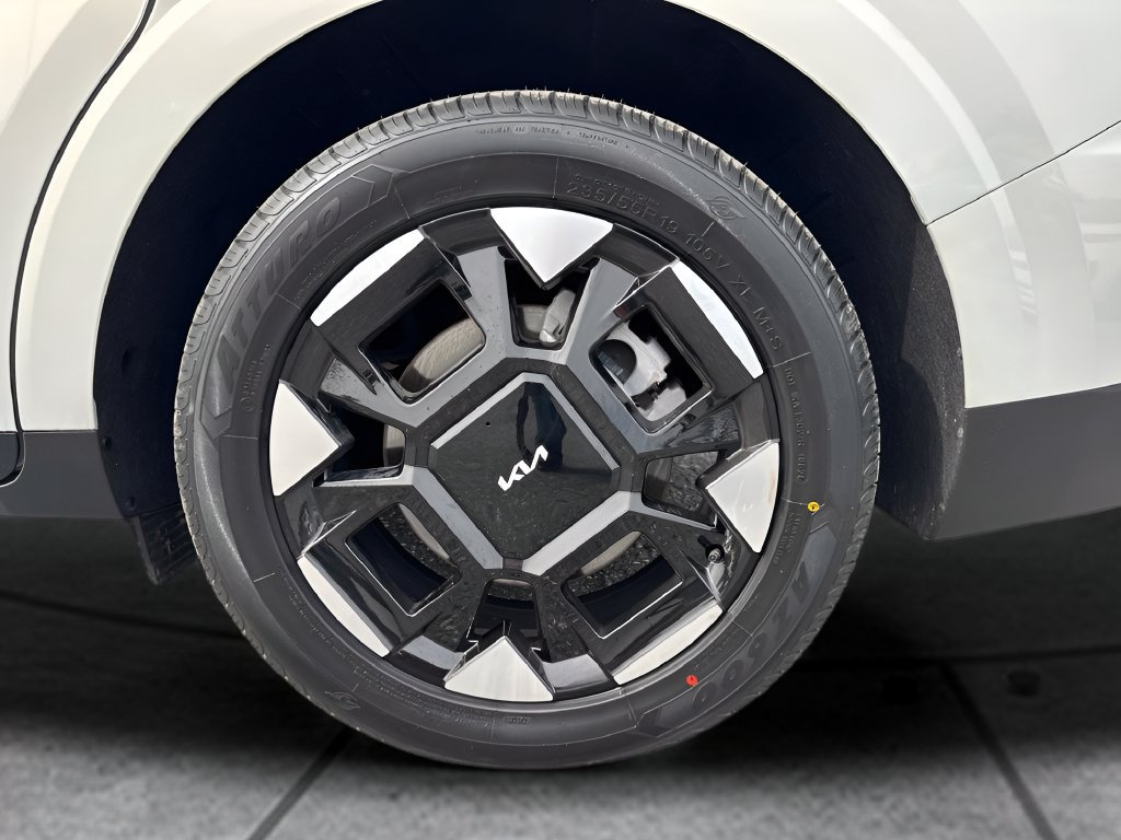 Used 2025 Kia Carnival EX FWD image 34