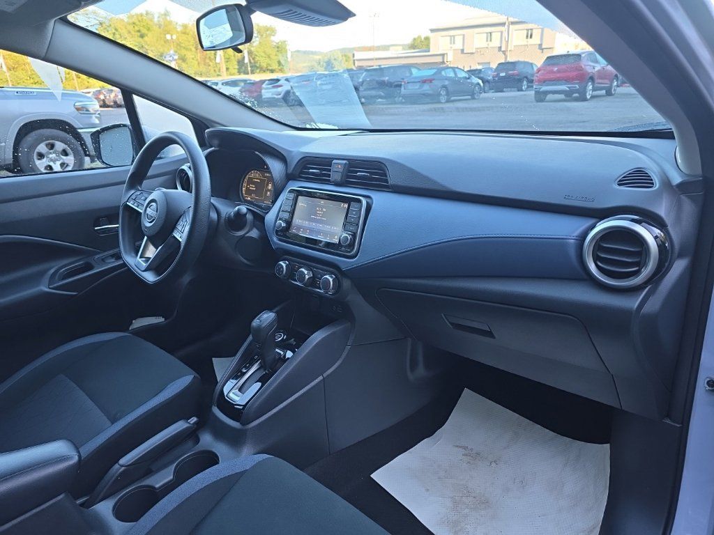 Used 2025 Nissan Versa SV FWD image 19