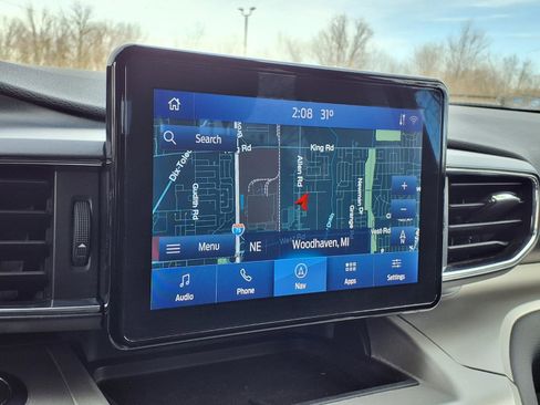 Used 2021 Ford Explorer XLT w/ Equipment Group 202A image 9