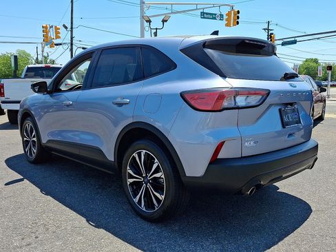 Used 2022 Ford Escape SE w/ SE Sport Appearance Package AWD/4WD image 4