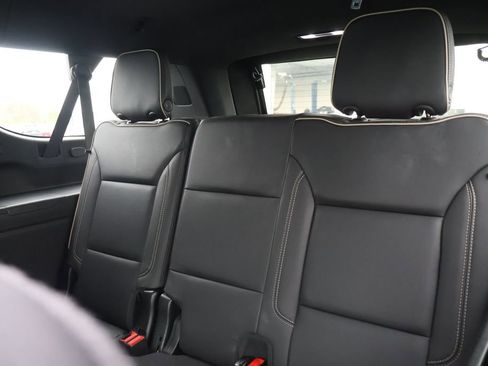 Used 2024 Chevrolet Suburban Premier AWD/4WD image 39