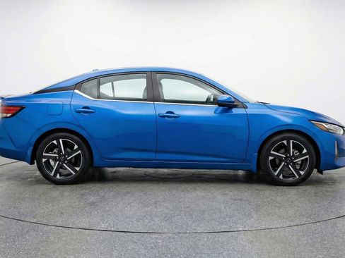 Used 2025 Nissan Sentra SV image 11