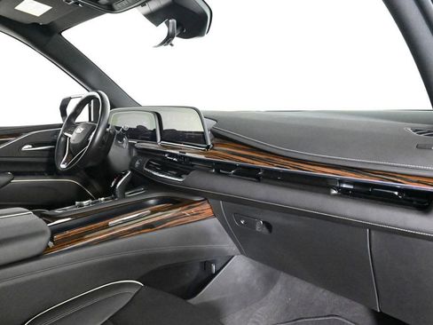 Used 2022 Cadillac Escalade Premium Luxury image 15