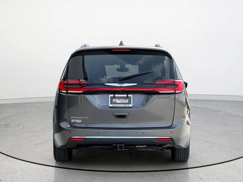 Used 2021 Chrysler Pacifica Touring-L FWD image 5