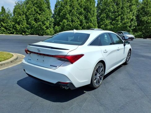 Used 2019 Toyota Avalon Touring w/ Advanced Safety Package FWD image 3