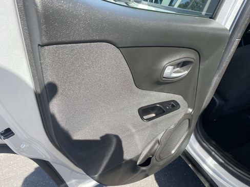 Used 2021 Jeep Renegade Sport image 23