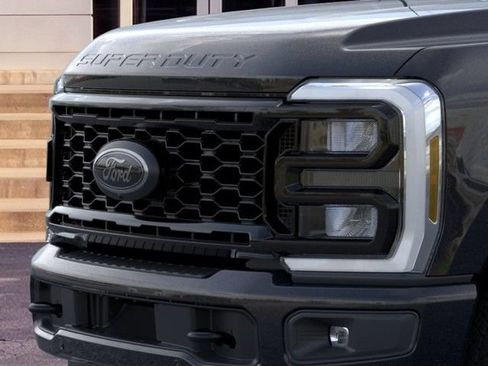 New 2026 Ford F250 Lariat w/ Black Appearance Package AWD/4WD image 17