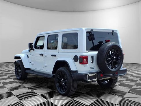 Used 2025 Jeep Wrangler Sahara image 8