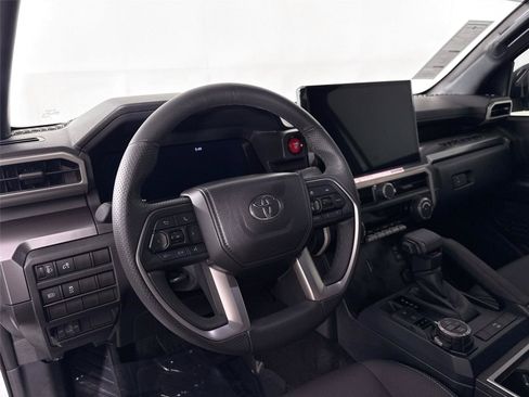 Certified 2025 Toyota Tacoma TRD Off-Road AWD/4WD image 4