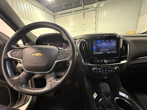 Used 2022 Chevrolet Traverse LT FWD image 40
