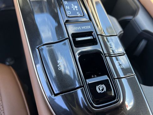 New 2025 Toyota Crown Signia image 25