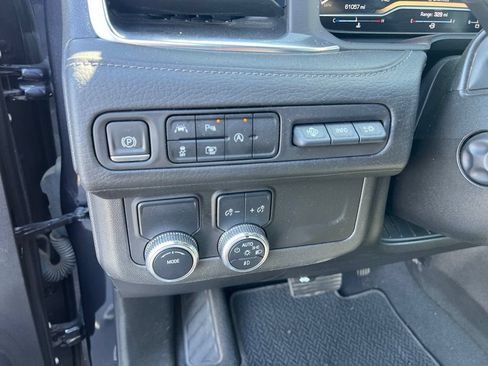Used 2023 GMC Yukon Denali RWD image 38
