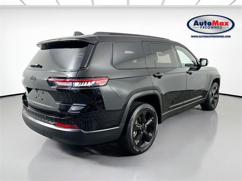 Used 2023 Jeep Grand Cherokee L Laredo image 2