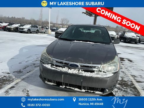 Used 2010 Ford Focus SE image 2