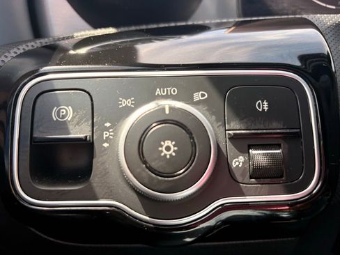 Used 2025 Mercedes-Benz CLA 250 4MATIC image 29