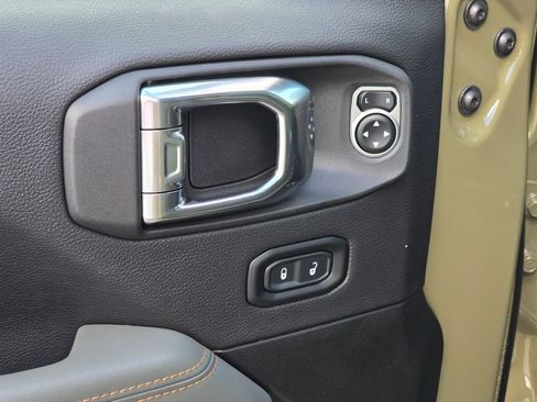 New 2025 Jeep Gladiator Mojave w/ Convenience Group image 32