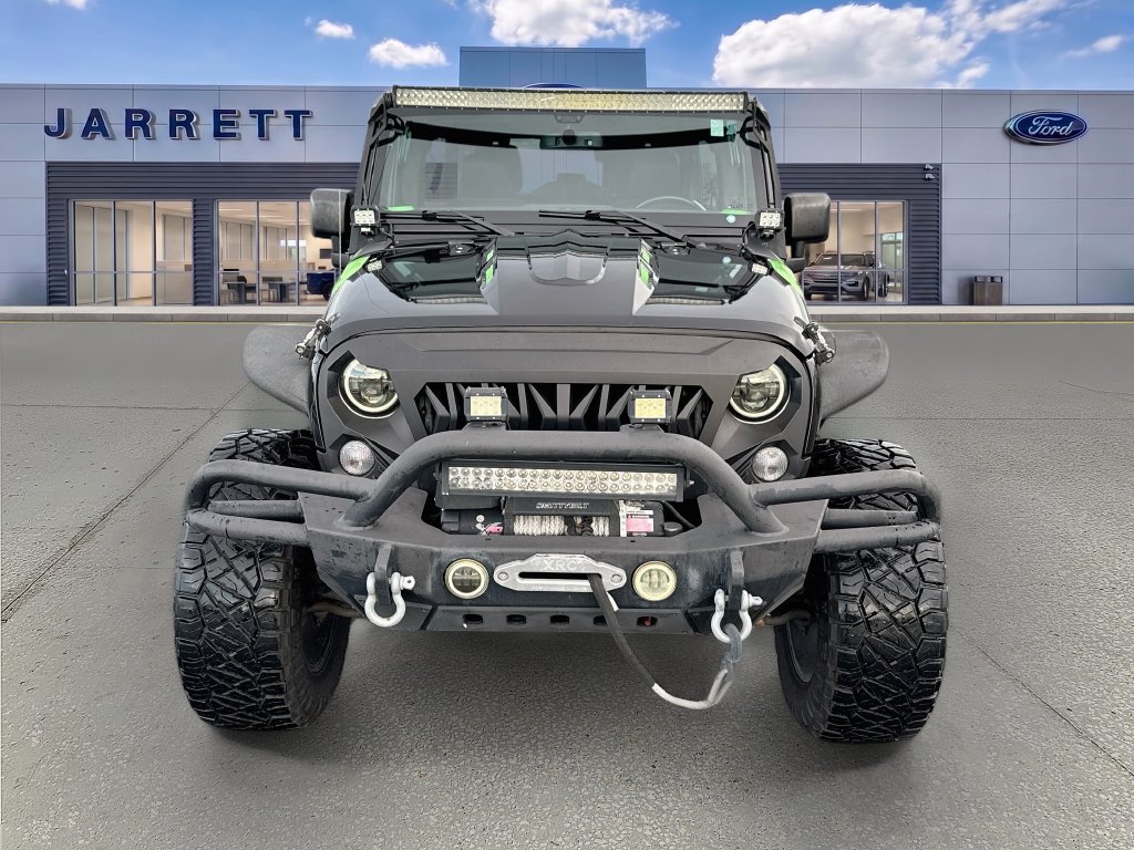 Used 2017 Jeep Wrangler Unlimited Sahara w/ Connectivity Group AWD/4WD image 2