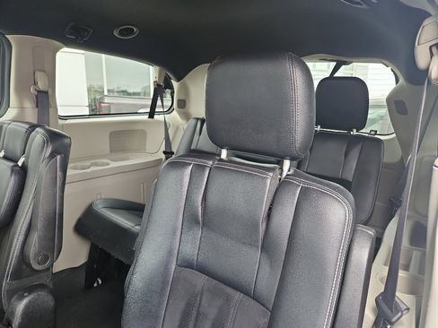 Used 2017 Dodge Grand Caravan SXT image 16