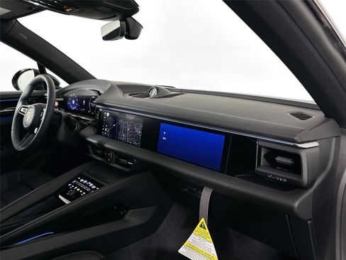 Certified 2025 Porsche Macan Electric RWD image 30