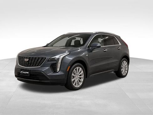 Used 2021 Cadillac XT4 Luxury w/ Cold Weather Package FWD image 3