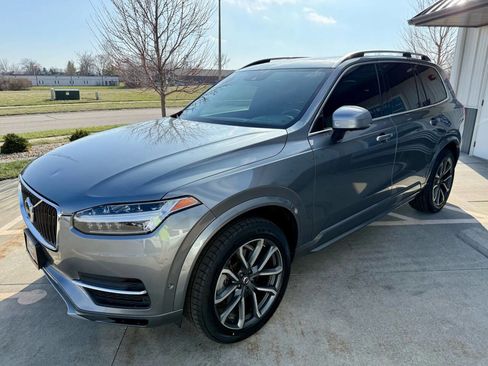 Used 2018 Volvo XC90 T6 Momentum w/ Convenience Package image 4