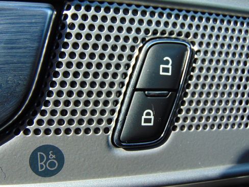 Used 2021 Ford Explorer Limited image 46