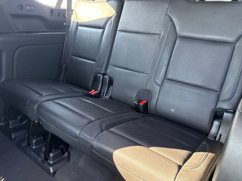Used 2022 Chevrolet Suburban Z71 w/ Z71 Off-Road Package AWD/4WD image 18