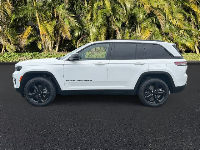 Used 2024 Jeep Grand Cherokee Altitude AWD/4WD image 9
