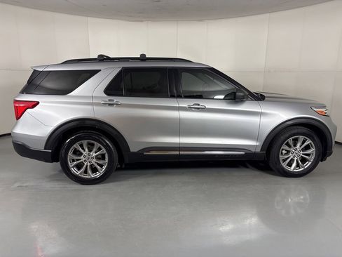 Used 2020 Ford Explorer XLT w/ Equipment Group 202A RWD image 11
