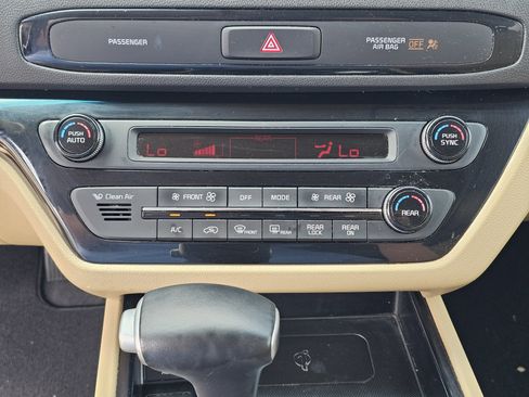 Used 2021 Kia Sedona EX w/ EX Premium Package FWD image 30