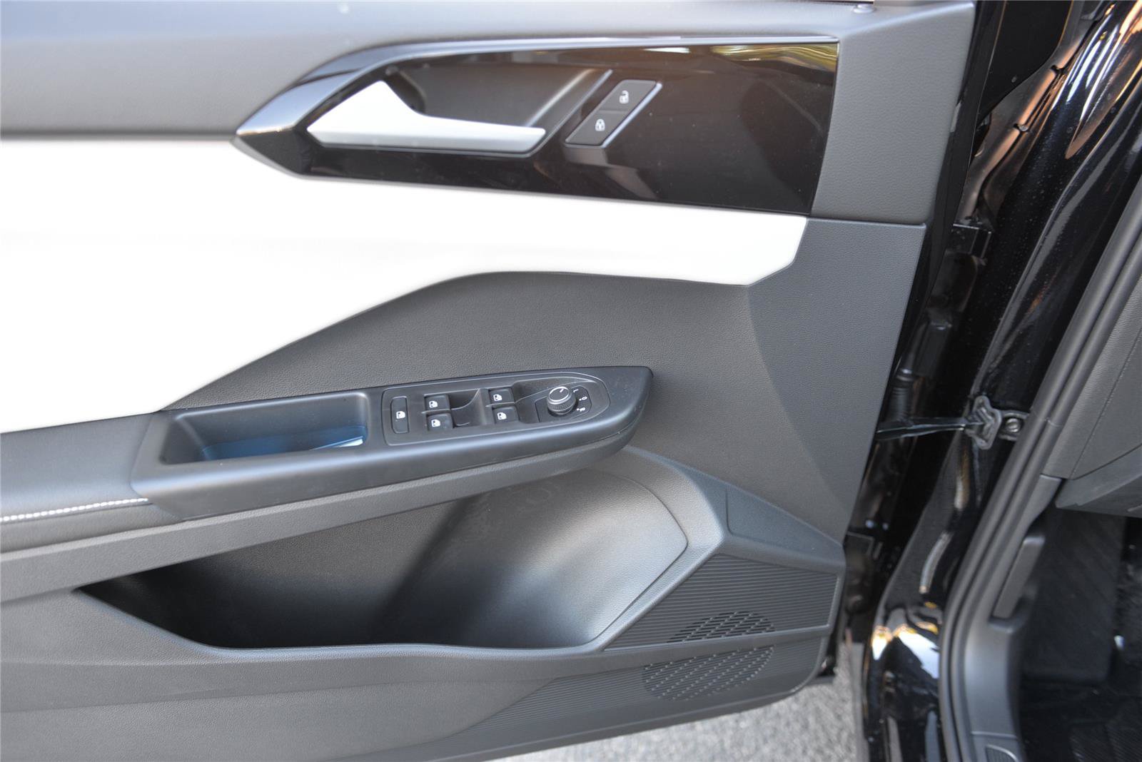 New 2027 Volkswagen Taos S FWD image 21