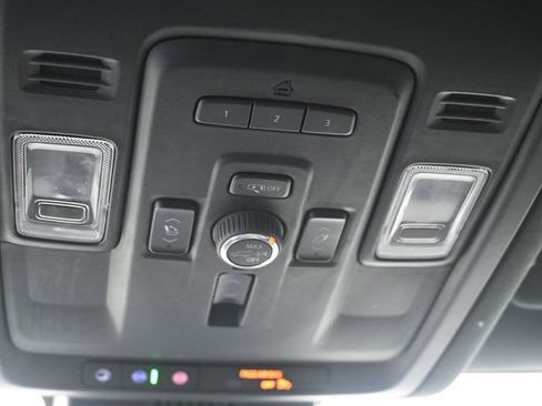 Used 2023 Chevrolet Suburban Premier image 21