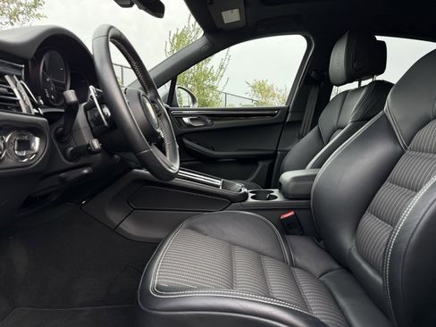 Used 2025 Porsche Macan image 13