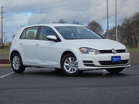 Used 2017 Volkswagen Golf S image 1