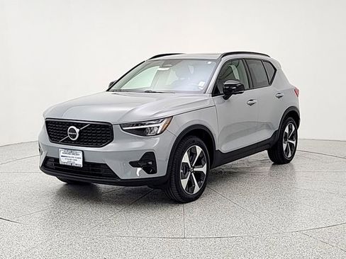 Used 2024 Volvo XC40 B5 Plus w/ Protection Package Premier AWD/4WD image 1