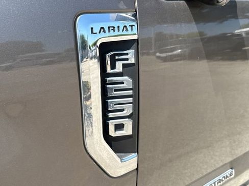 Used 2019 Ford F250 Lariat w/ Lariat Value Package AWD/4WD image 6