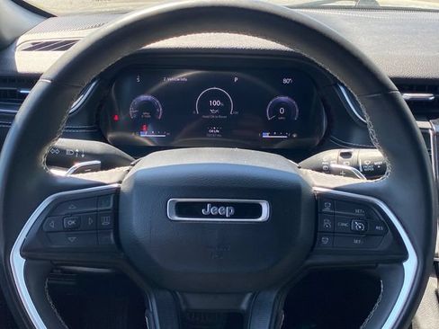 Used 2023 Jeep Grand Cherokee Altitude AWD/4WD image 8